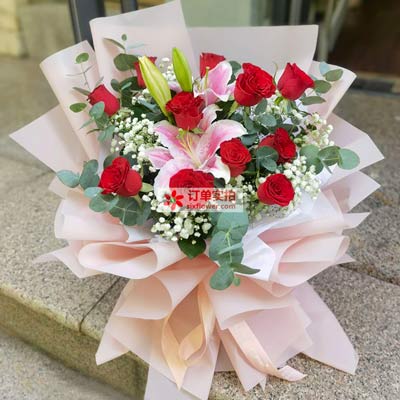 亳州11朵红玫瑰百合，全世界里只有一个你